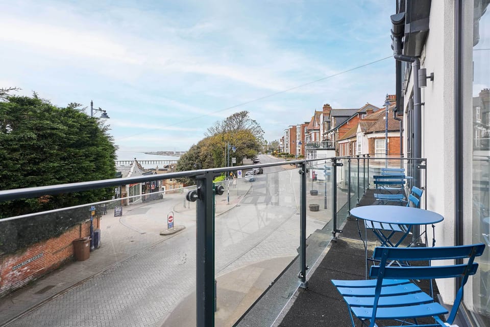 2a Hamilton Road, Felixstowe - Host & Stay
