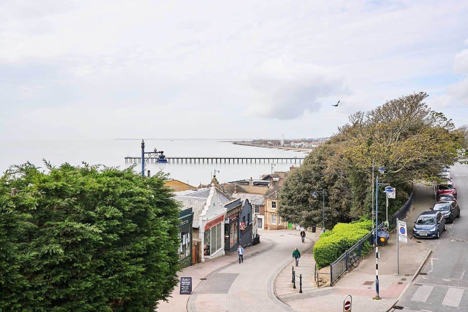 2a Hamilton Road, Felixstowe - Host & Stay
