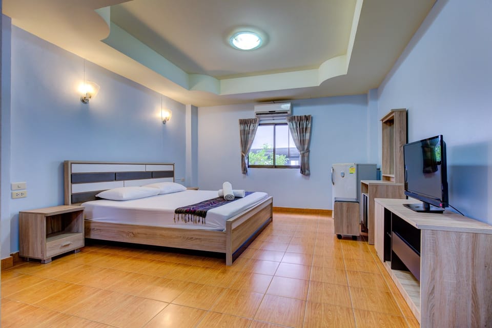 Superior Room | In-room safe, desk, free WiFi, bed sheets