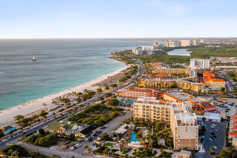 Le Vent has a fantastic location with a western (sunset) orientation, making the residence perfect for an unforgettable Caribbean vacation.