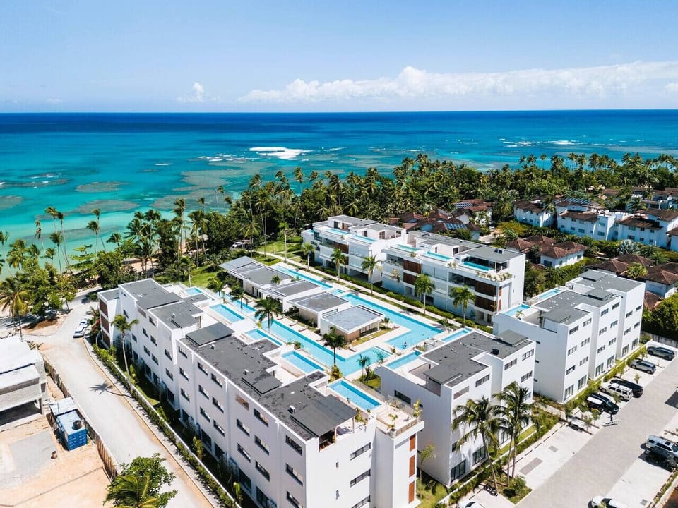 Sol de Arena is a brand-new luxury beachfront condo residence located just steps from the sea and only 5 minutes from the exciting, bustling Las Terrenas town center, full of cafes, shops and restaurants
