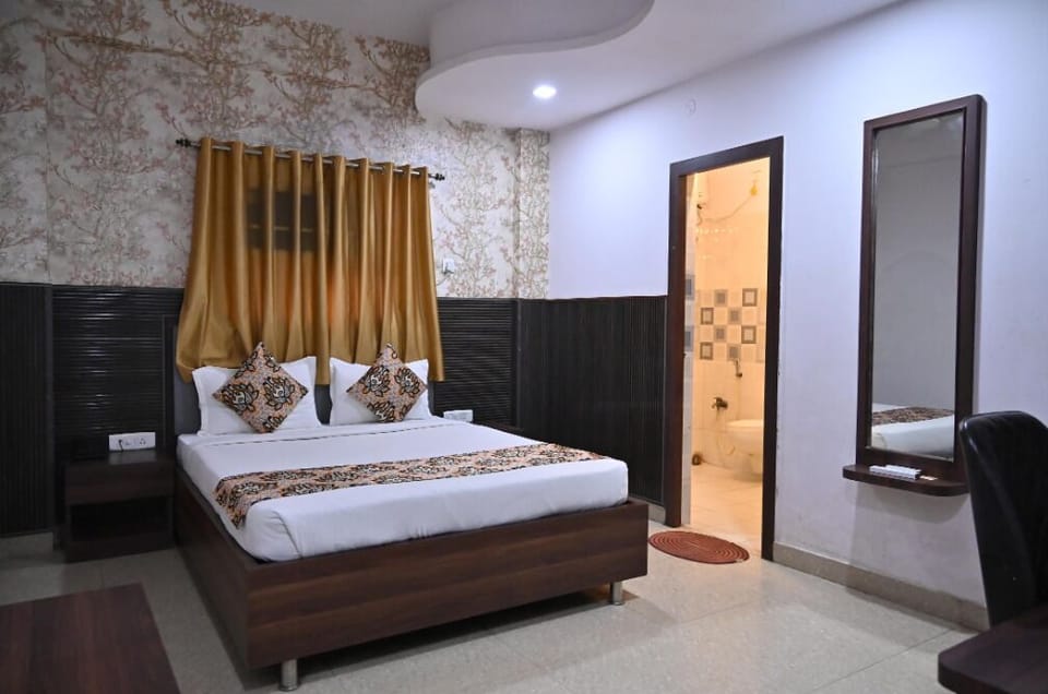 Executive Double Room, City View | Desk, free WiFi