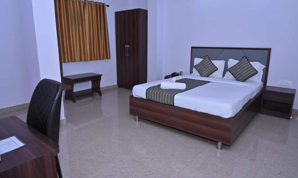 Deluxe Double Room, City View | Desk, free WiFi