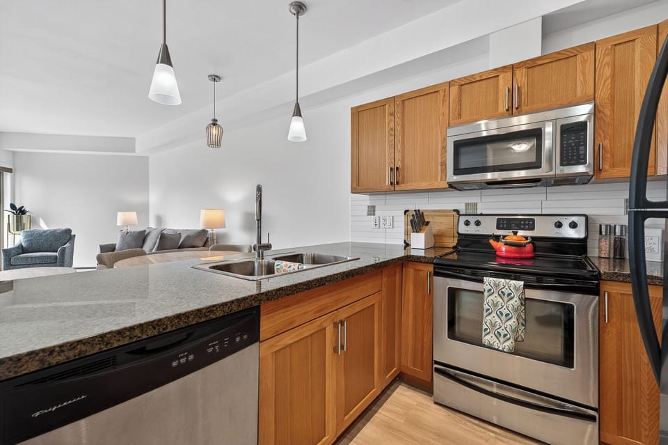 Deluxe Apartment, 1 Bedroom, Pool Access, Partial Lake View | Private kitchen | Coffee/tea maker, full-size fridge, microwave, oven