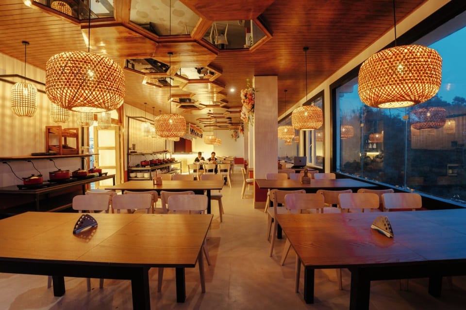 Deluxe Double Room | Dining