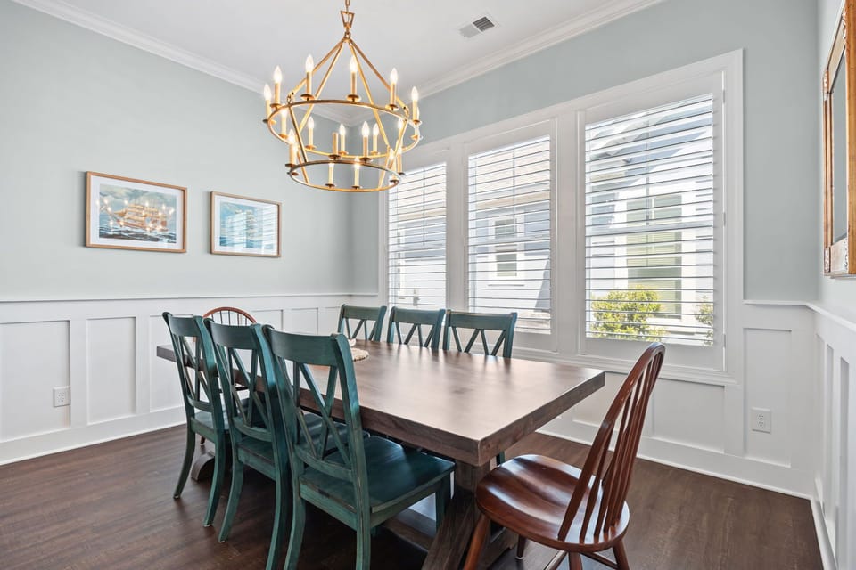 Dining room table