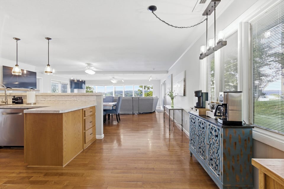 House (5 Bedrooms) | Interior