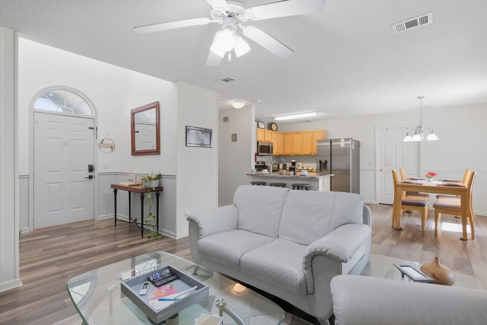 House, 4 Bedrooms | Living area | Smart TV, streaming services
