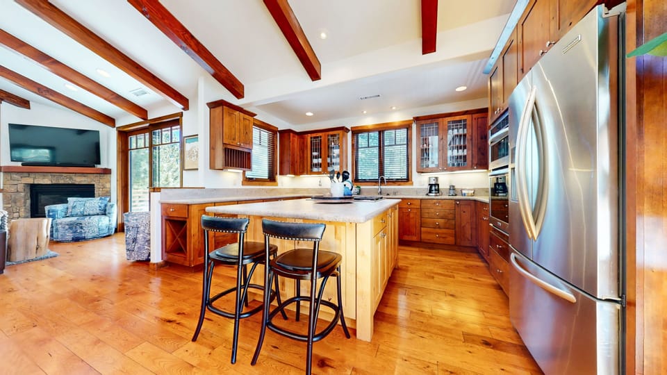 House, 4 Bedrooms | Private kitchen | Fridge, oven, coffee/tea maker, toaster