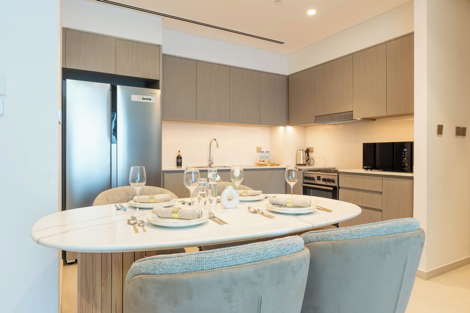 Apartment, City View | In-room dining