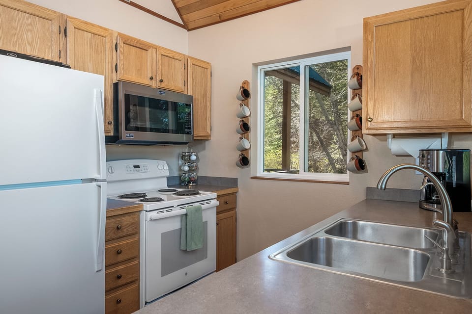 Galley style kitchen, ready for entertaining 