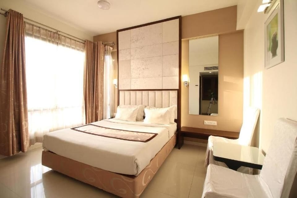 Deluxe Double Room, City View | Desk, free WiFi