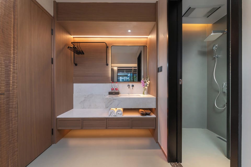Superior Double Room, Courtyard View | Bathroom | Free toiletries, hair dryer, bathrobes, slippers