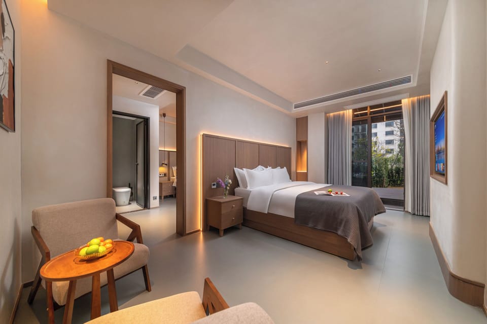 Superior Double Room, Courtyard View | Desk, blackout drapes, WiFi (free), bed sheets