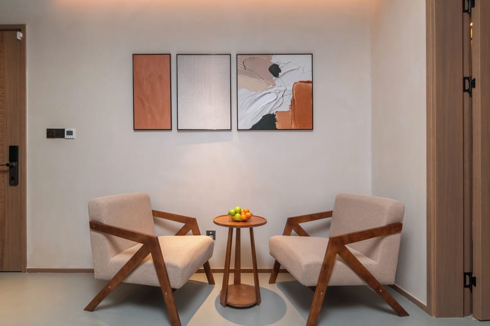Superior Double Room, Courtyard View | Desk, blackout drapes, WiFi (free), bed sheets