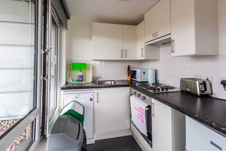 Studio (3/4 Double Bed - 120cm wide) | Private kitchenette