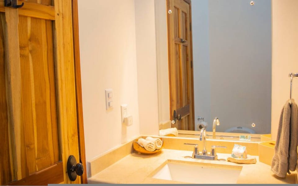 Villa del Sol Steps to Dominical Beach w Private Pool House in Dominical