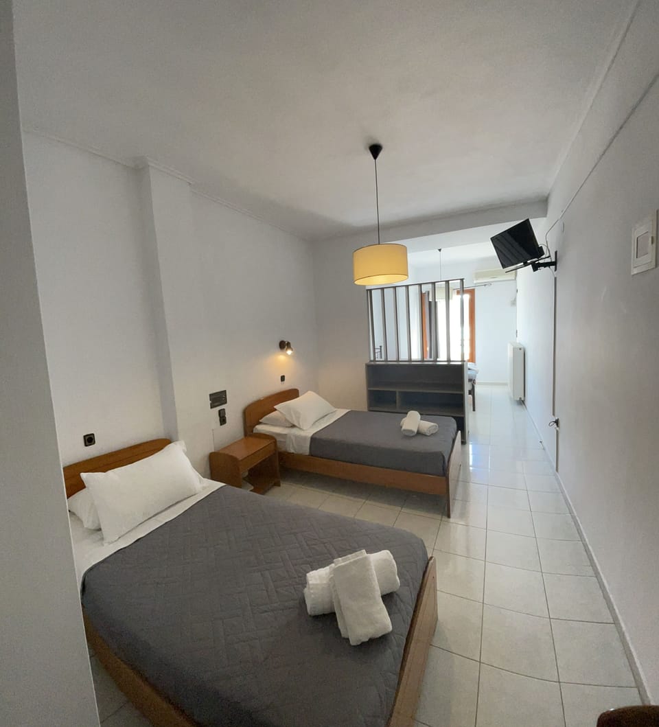 Quadruple Room, Sea View | Desk, soundproofing, free WiFi, bed sheets