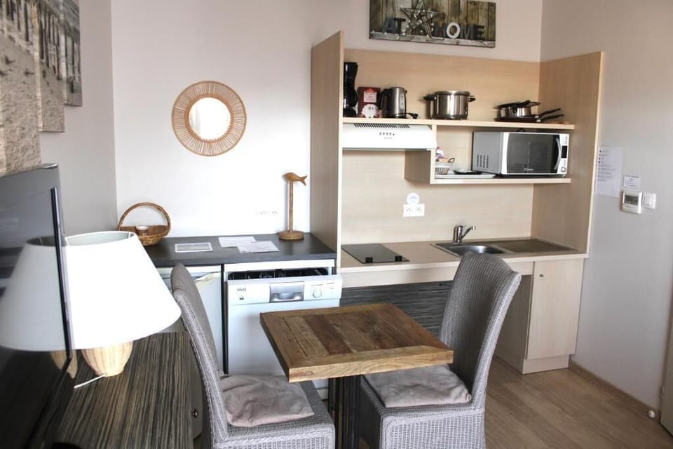 Studio | Private kitchen | Coffee/tea maker, electric kettle, eco-friendly cleaning products