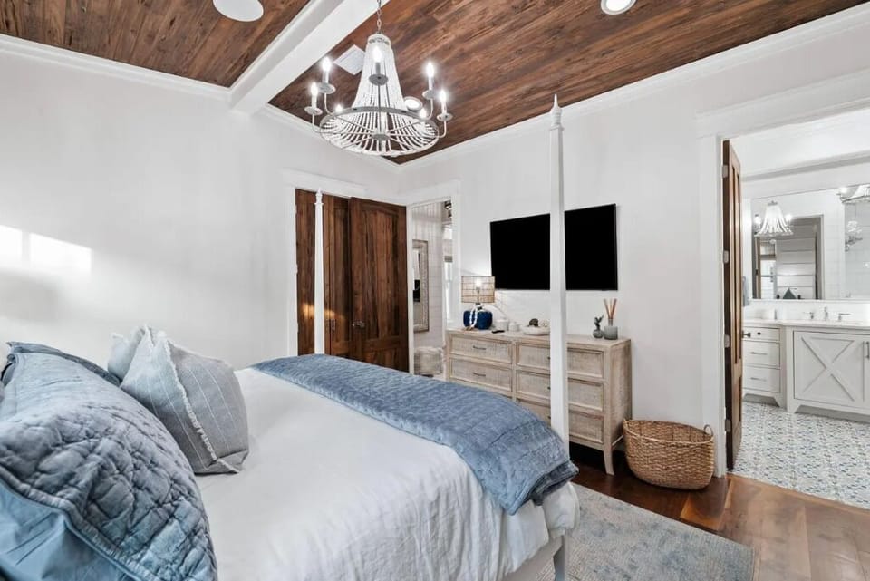 Guest bedroom     