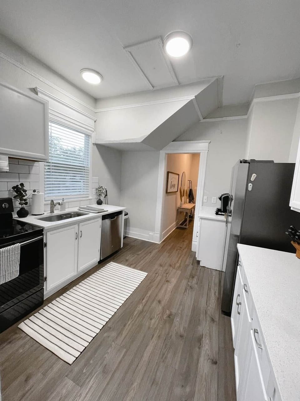 Fully equipped kitchen with everything you need for cooking or a quick bite.