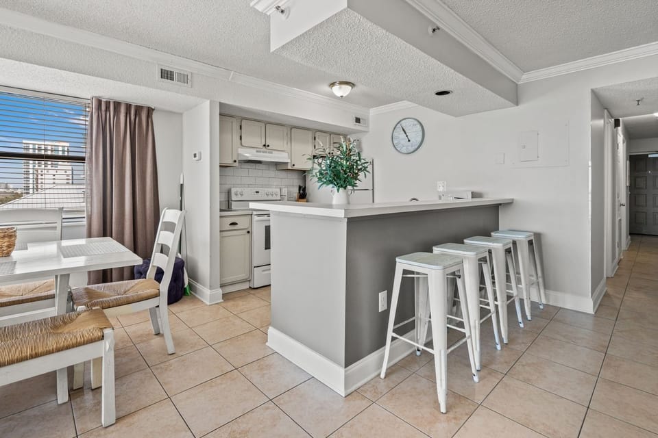 Floor, Indoors, Architecture, Building, Dining Room