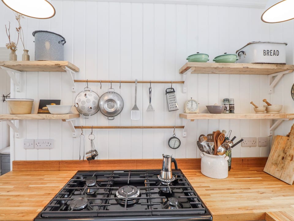 Dishwasher, cookware/dishes/utensils