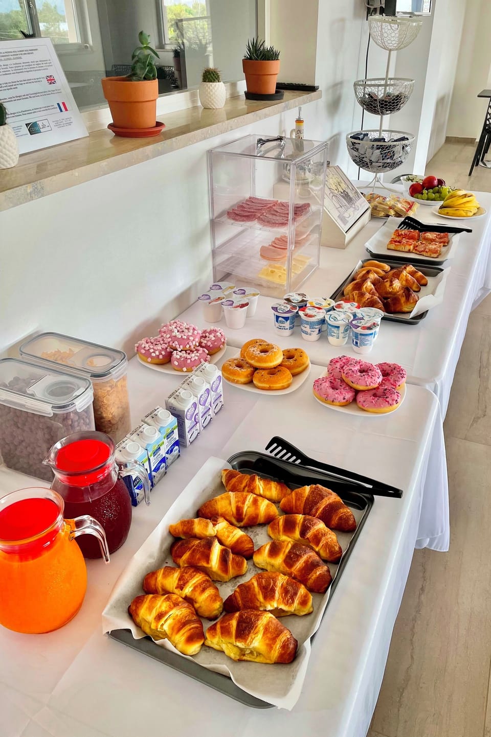 Free daily continental breakfast