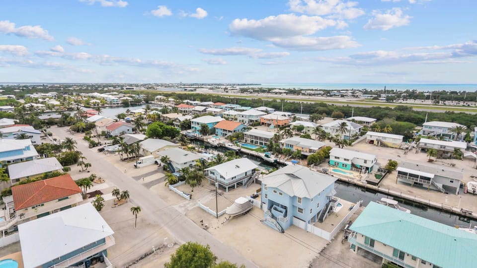 Tucked into a quiet Marathon neighborhood. Close to everything, but far enough from the noise.