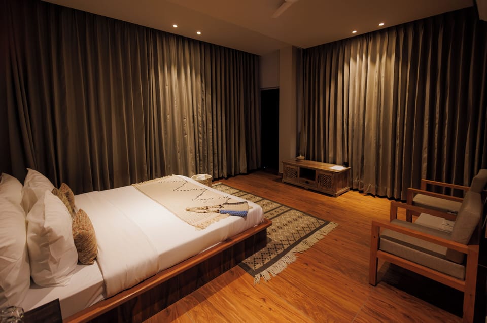 Luxury Room, Balcony, Mountain View | Desk, free WiFi