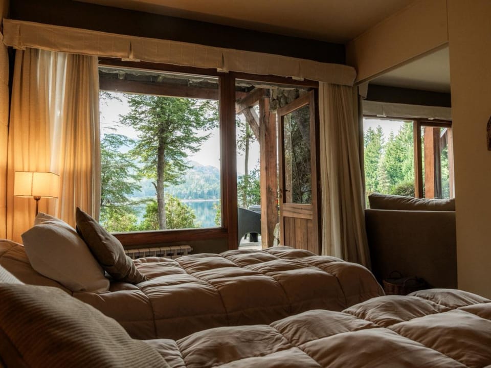 Superior Loft, Lake View | Laptop workspace, blackout drapes, free WiFi, bed sheets