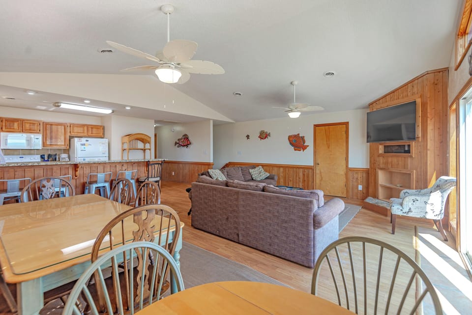 Top Level Living/Dining Area