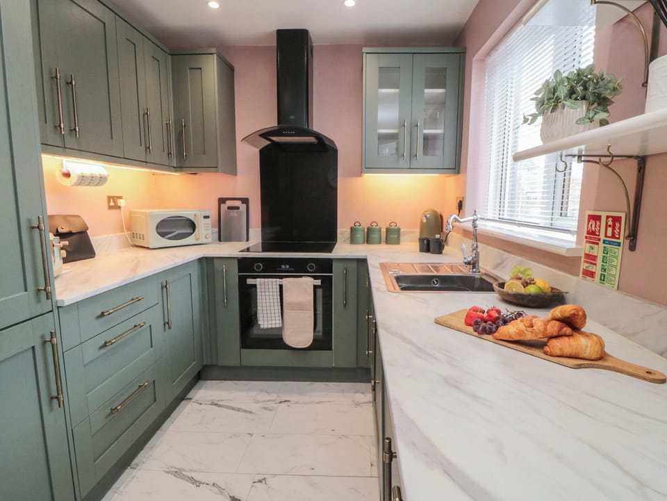 Cottage | Private kitchen | Cookware/dishes/utensils