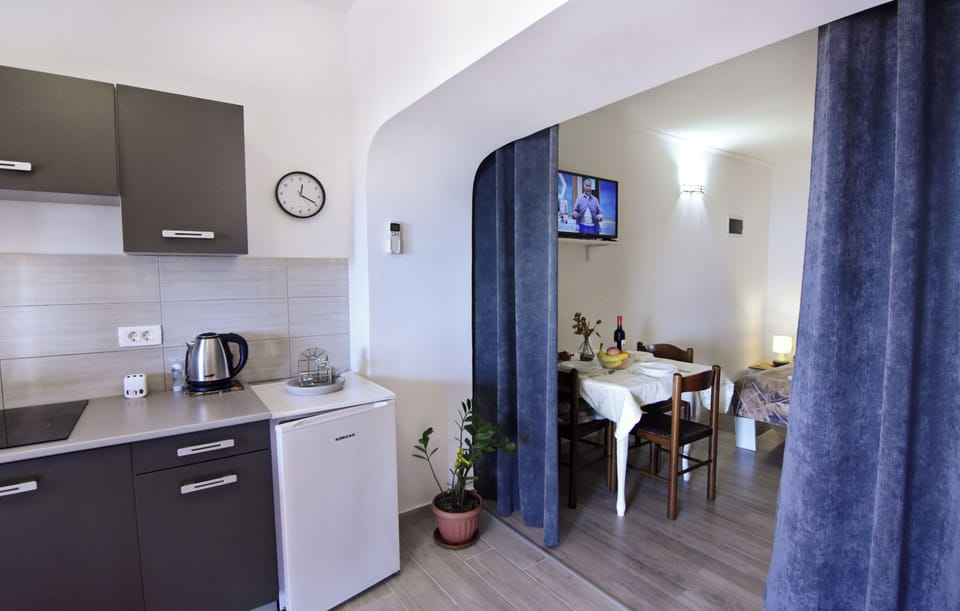 Studio, Terrace, Ocean View | Private kitchen