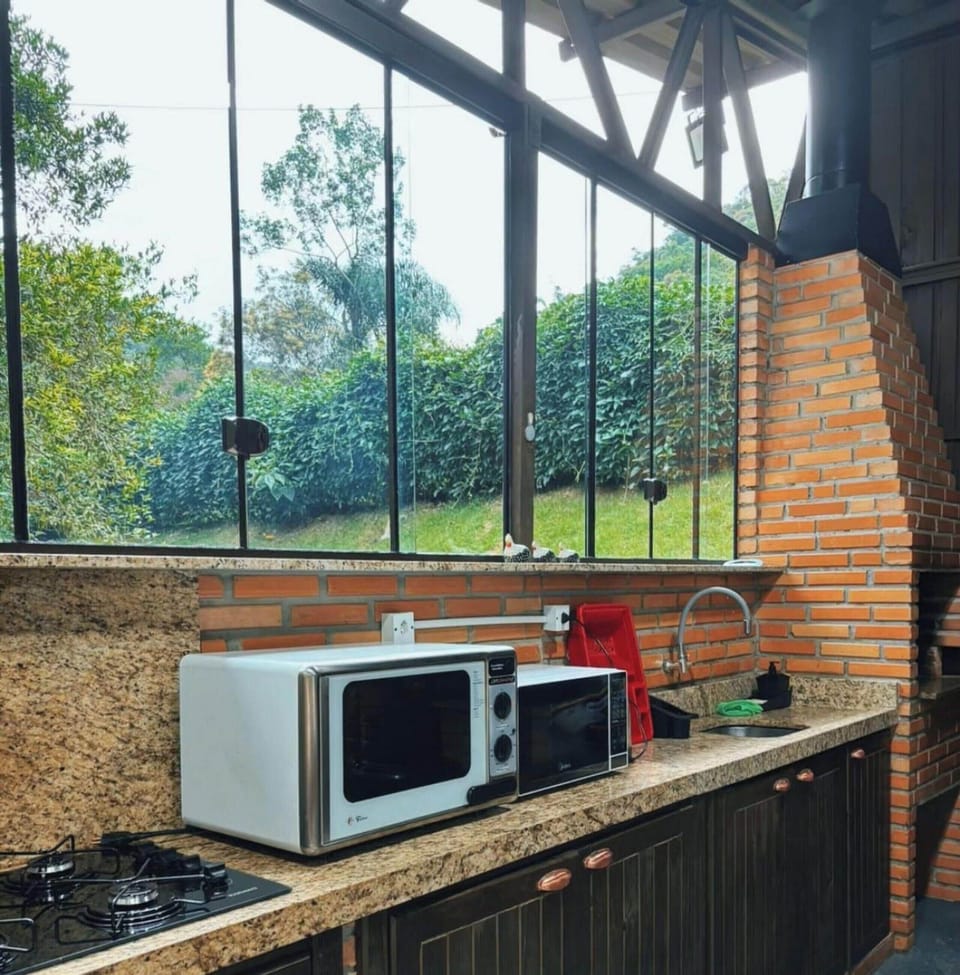 Family Cabin, Air conditioning, Lake View | Private kitchen | Microwave, cookware/dishes/utensils, dining tables
