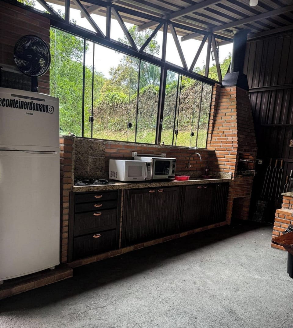 Family Cabin, Air conditioning, Lake View | Private kitchen | Microwave, cookware/dishes/utensils, dining tables