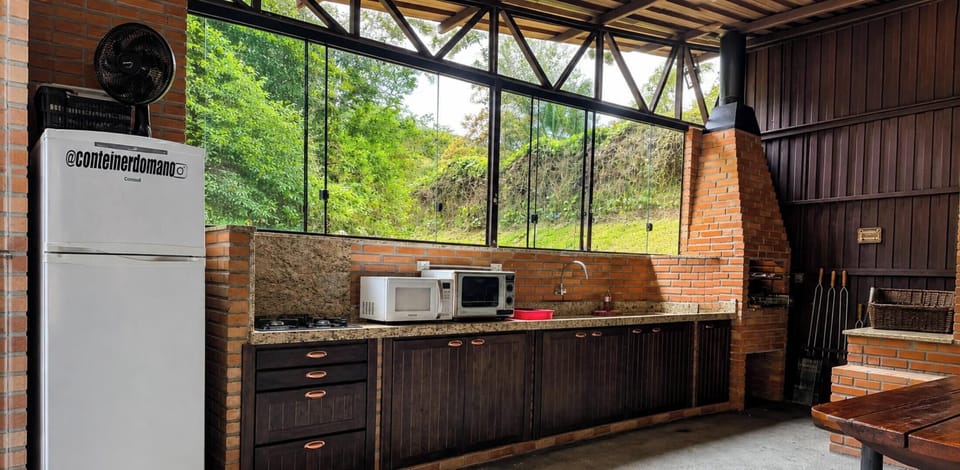 Family Cabin, Air conditioning, Lake View | Private kitchen | Microwave, cookware/dishes/utensils, dining table