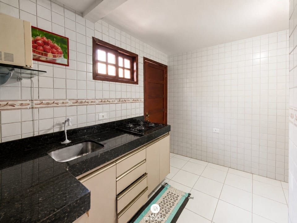 Premium House, Pool Access, Mountain View | Private kitchen | Fridge, microwave, cookware/dishes/utensils, dining table