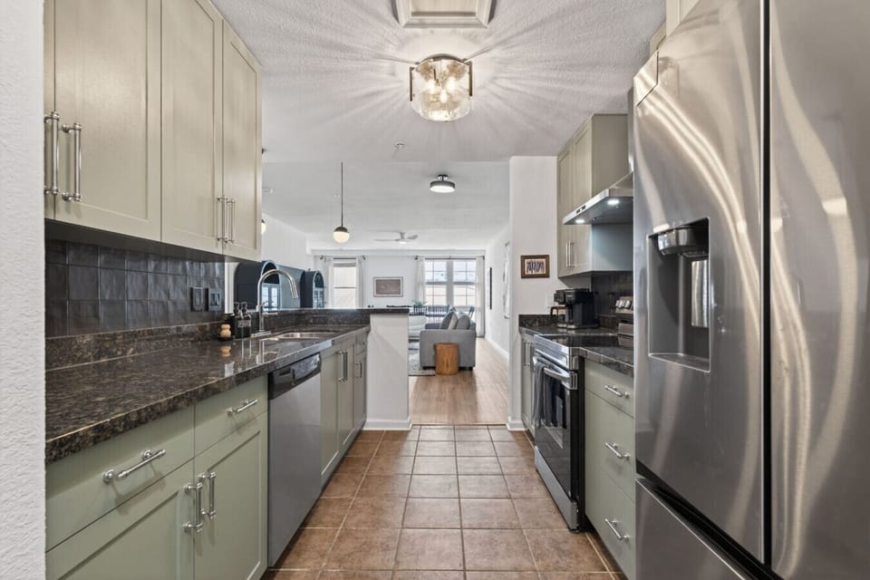 Modern appliances, plenty of prep space, and all the comforts of home—because great vacations deserve great meals too.