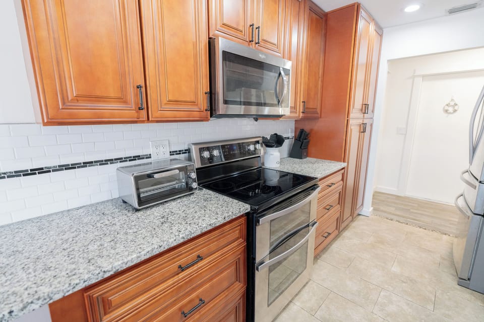 Double oven, toaster oven, microwave & granite counters ready for any meal.
