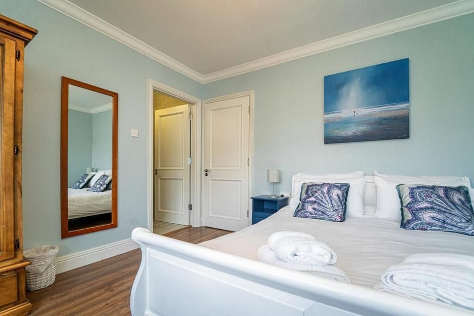Double Room, Garden View | In-room safe, blackout drapes, iron/ironing board, free WiFi