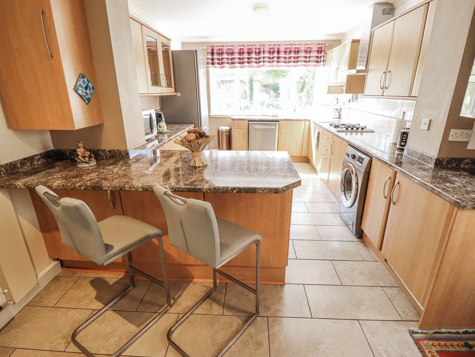 Dishwasher, cookware/dishes/utensils