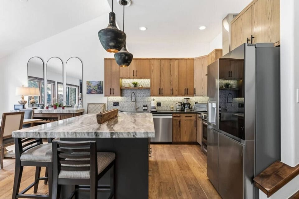 Beautifully updated, fully equipped kitchen with bar seating