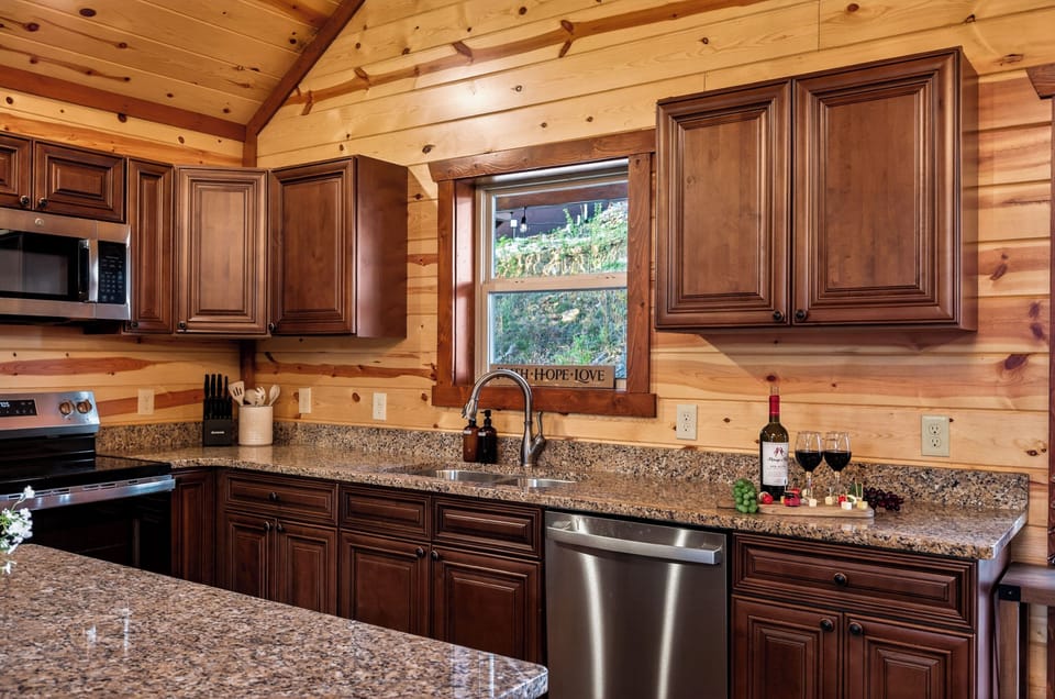 Superior Cabin, Mountain View | Private kitchen | Full-size fridge, microwave, oven, stovetop