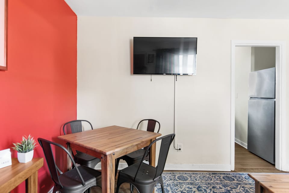 An easy, comfortable setup for meals or takeout, with everything right within reach.
