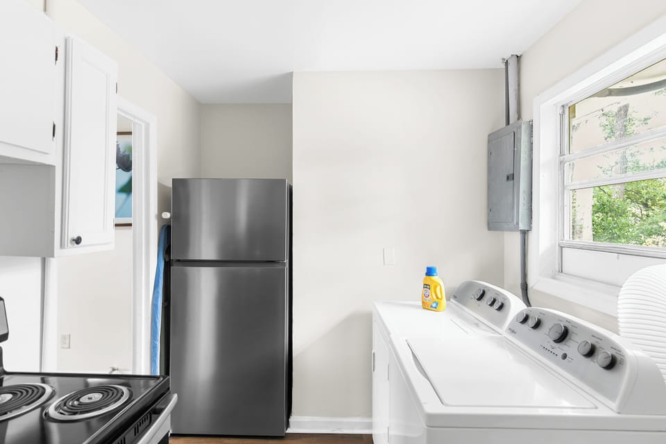 Flat No. 5 does feature a washer and dryer in the kitchen area for longer stays