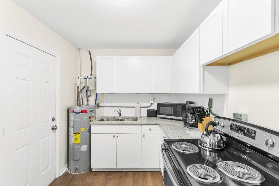 Another look at the kitchen—everything you need, right where you expect it, making it easy to settle in and feel at home.