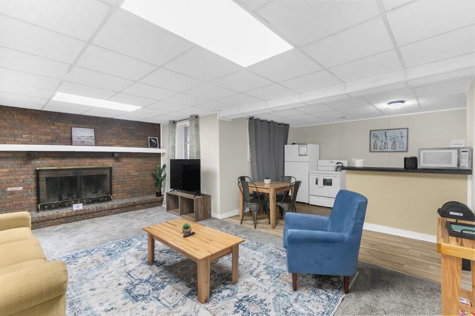 Just off the downstairs living area, this cozy dining space for four creates an easy flow between lounging and gathering. With the kitchen just steps away, it’s perfect for casual meals, quick bites, or late-night conversations.