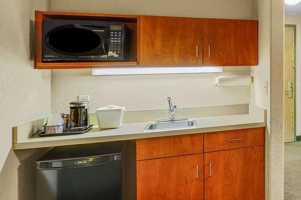 Family Suite, 1 King Bed | Desk, blackout drapes, iron/ironing board, free WiFi