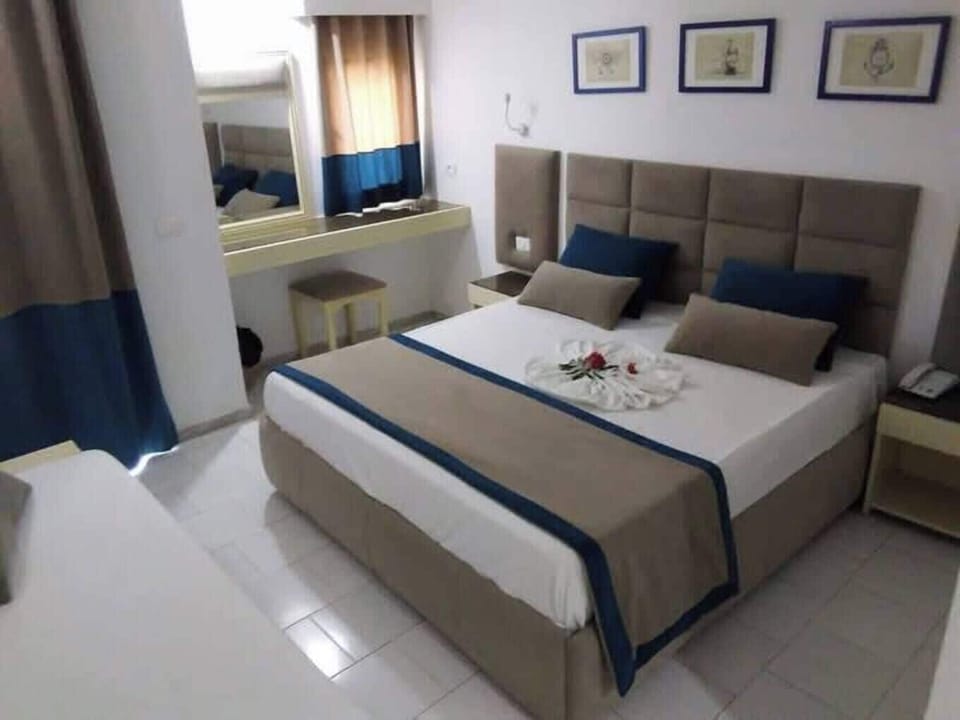 Basic Double Room | In-room safe, free WiFi, bed sheets